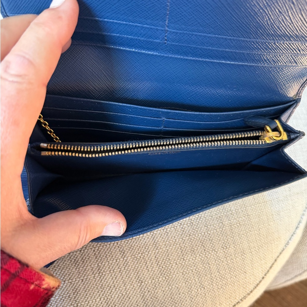 Prada Navy Blue Wallet with Gold Logo - Picture 13 of 13